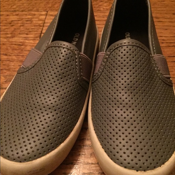 OLD NAVY Boys Size 9 Slip On Sneakers - Picture 2 of 8